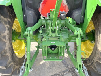 Used heavy machinery John Deere 5105D Traktor